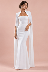 Robe longue blanche à encolure carrée et manches cape