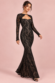 Robe longue en dentelle noire à décolleté cœur | Vue en mouvement | Lounelle Paris