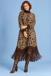 Robe longue imprimée léopard à franges | Porté sur une autre silhouette | Lounelle Paris