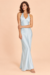Robe longue bleu poudré à fronces et col V