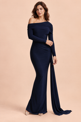 Robe longue bleue asymétrique drapée à une épaule