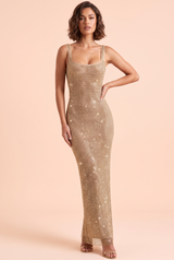 Robe longue dorée scintillante à col carré