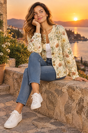 Cardigan fleuri boutonné crème | Deuxième photo lifestyle | Lounelle Paris