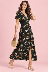 Robe noire évasée à col V