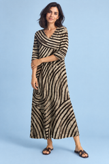 Robe beige fluide à col en V