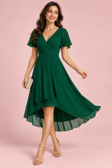 Robe vert foncé à manches volantées et ourlet asymétrique