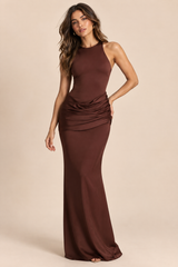 Robe longue bordeaux froncée à jupe satinée