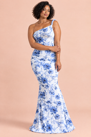 Robe longue asymétrique torsadée bleue | Porté sur une silhouette plus ronde | Lounelle Paris
