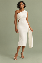 Robe midi blanche à encolure asymétrique avec ceinture