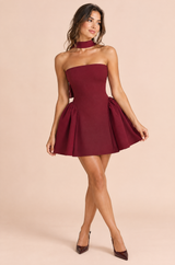 Robe courte bordeaux évasée à dos nu