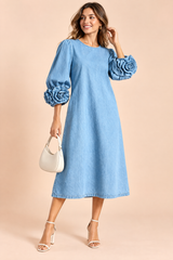 Robe midi bleu clair à manches ornées de rosettes