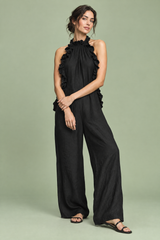 Robe longue noire à volants et encolure américaine