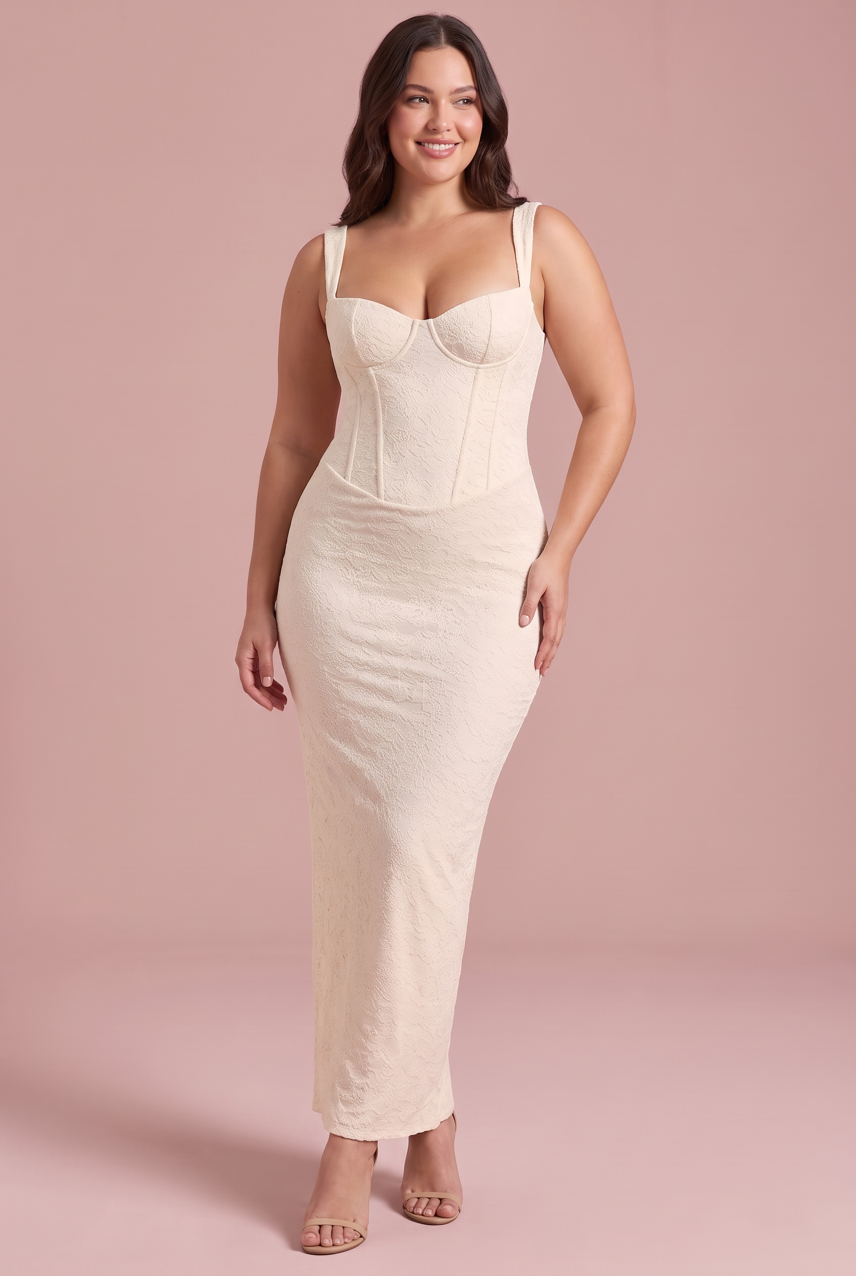 Robe longue corset en dentelle ivoire | Porté sur une silhouette plus ronde | Lounelle Paris