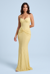 Robe longue jaune froncée à décolleté cœur