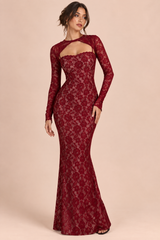 Robe longue rouge en dentelle à décolleté cœur