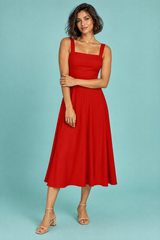 Robe midi rouge trapèze à encolure carrée et fines bretelles