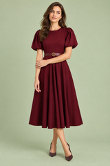 Robe midi bordeaux à col montant et manches bouffantes