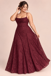 Robe longue fleurie bordeaux à col bénitier | Porté sur une silhouette plus ronde | Lounelle Paris