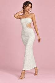 Robe longue blanche en dentelle à encolure bandeau | Vue en mouvement | Lounelle Paris