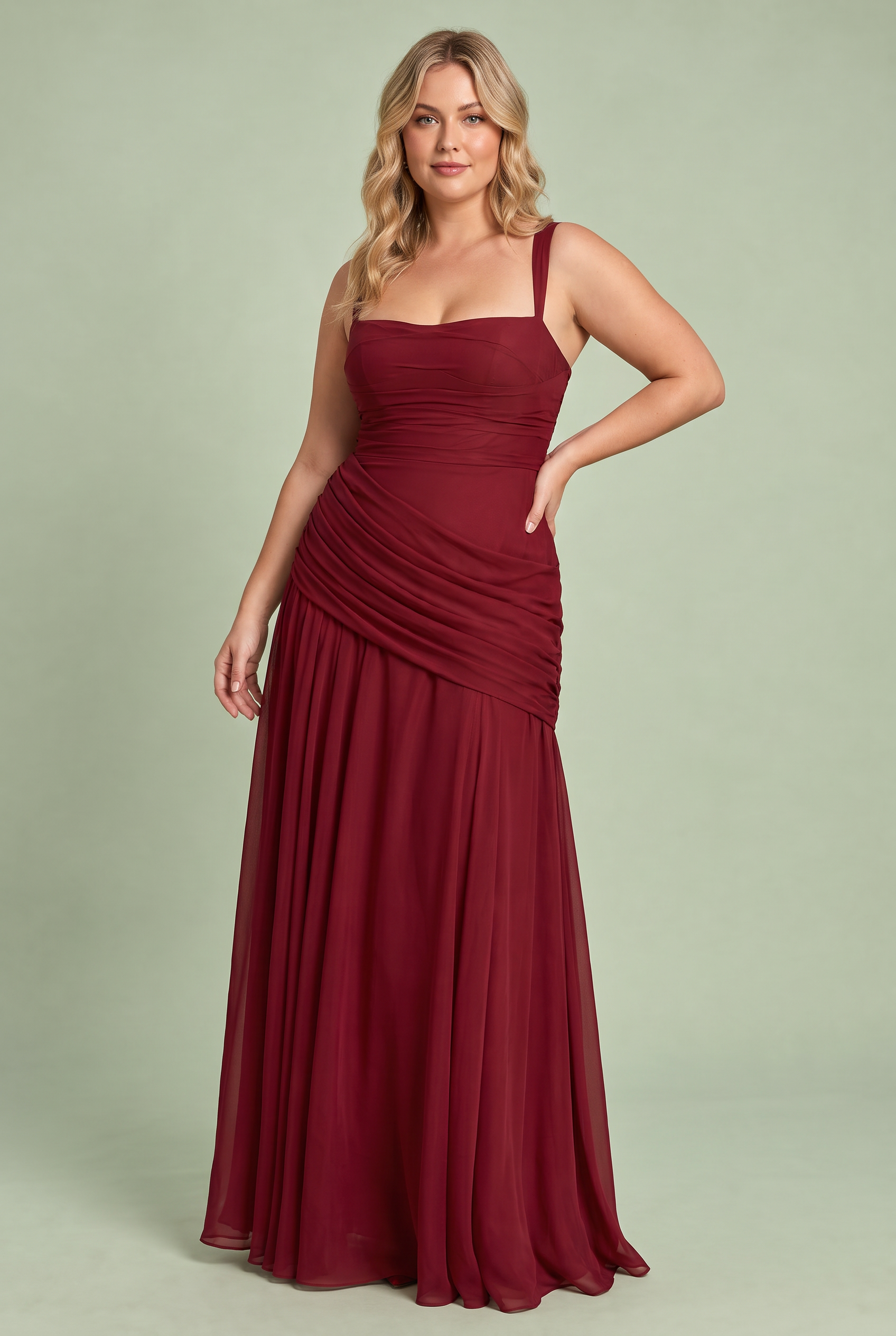Robe longue bordeaux froncée à encolure carrée et coupe évasée | Porté sur une silhouette plus ronde | Lounelle Paris