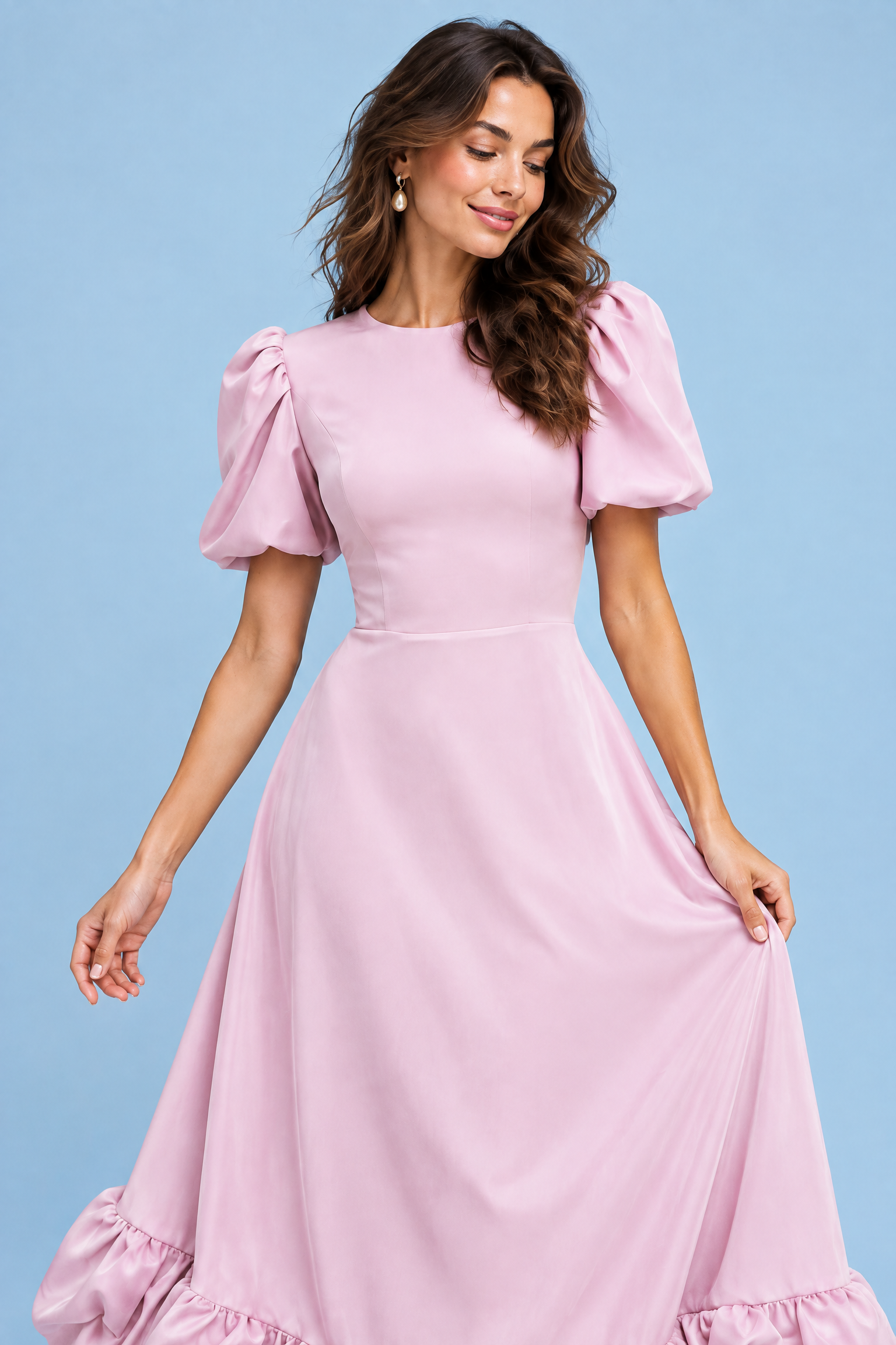 Robe longue rose à manches bouffantes et volant | Vue rapprochée | Lounelle Paris
