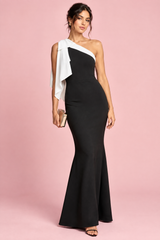 Robe longue noire à une épaule avec nœud