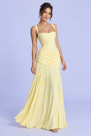 Robe longue jaune clair froncée à encolure carrée et coupe évasée | Vue de face | Lounelle Paris