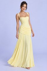 Robe longue jaune clair froncée à encolure carrée et coupe évasée