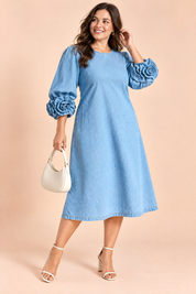 Robe midi bleu clair à manches ornées de rosettes | Porté sur une autre silhouette | Lounelle Paris