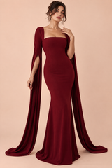 Robe longue rouge moulante à encolure carrée