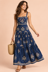 Robe longue bleu marine fleurie à volants