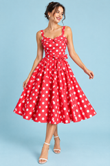 Robe courte rouge à pois, coupe trapèze et encolure cœur