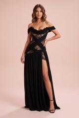 Robe noire à découpes et col bénitier