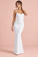 Robe longue moulante blanche à col bénitier