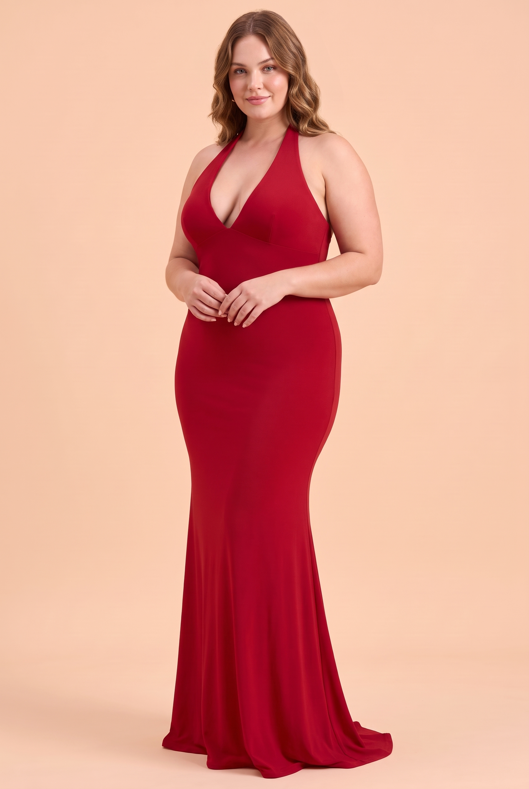 Robe longue rouge près du corps à décolleté V | Porté sur une silhouette plus ronde | Lounelle Paris