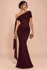 Robe longue moulante froncée asymétrique bordeaux