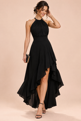 Robe noire à volants asymétriques et encolure dos nu