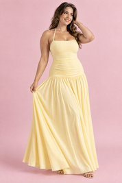 Robe longue jaune clair à encolure carrée et fronces | Porté sur une autre silhouette | Lounelle Paris