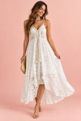 Robe en dentelle blanche asymétrique
