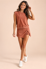 Ensemble jupe terracotta sans manches à col rond