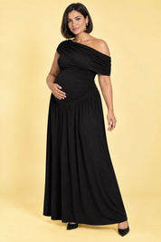 Robe longue de grossesse noire à encolure asymétrique et taille basse | Porté sur une silhouette plus ronde | Lounelle Paris