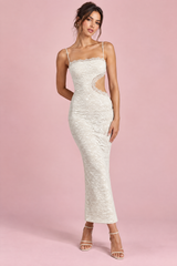 Robe longue blanche en dentelle à encolure bandeau