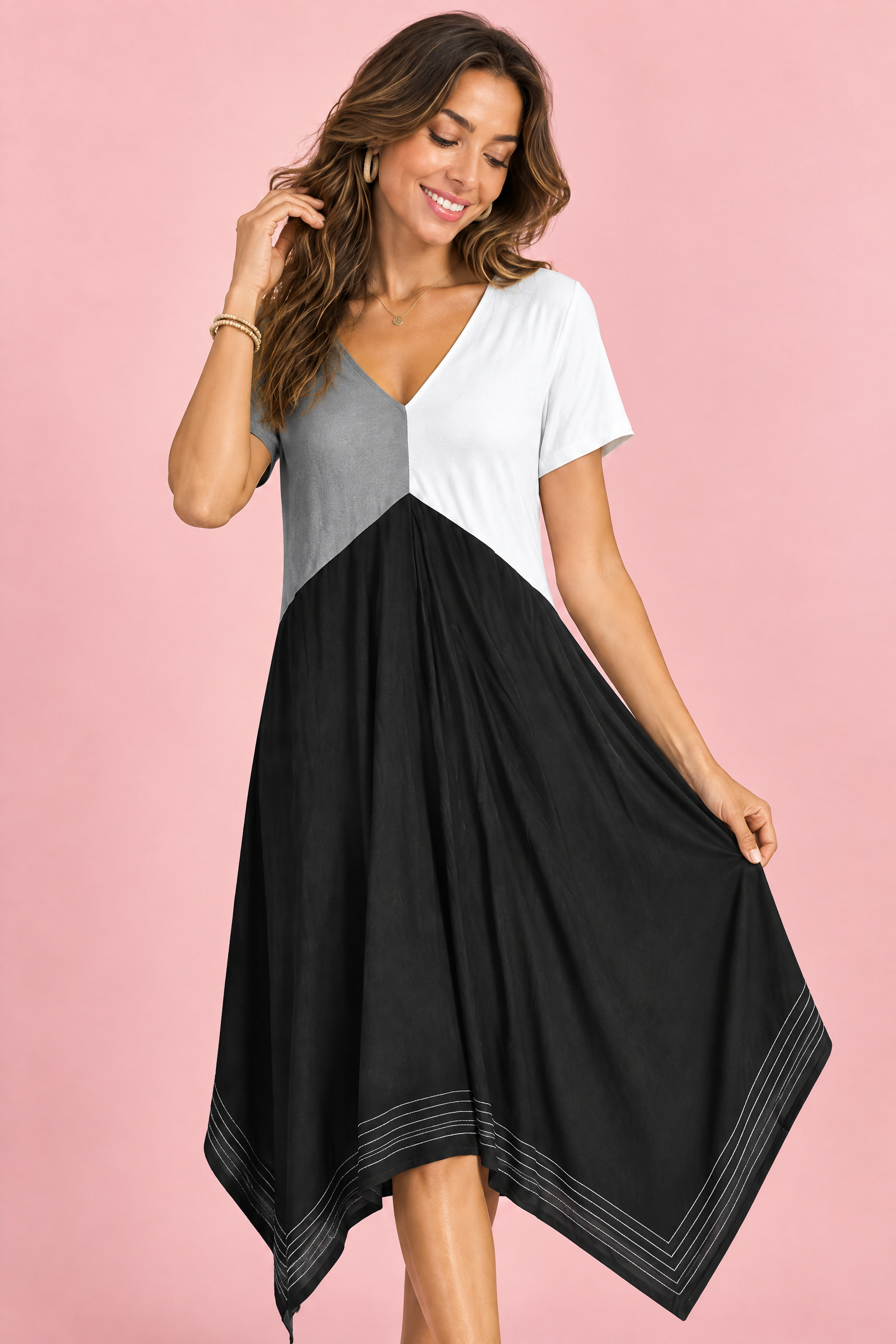 Robe midi noire asymétrique à col V | Vue rapprochée | Lounelle Paris