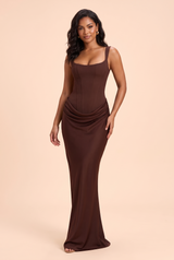 Robe longue marron froncée à encolure carrée