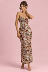 Robe longue dorée à sequins et ornements floraux, col carré