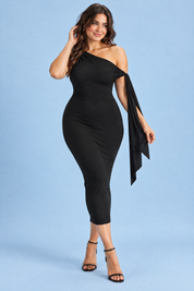 Robe midi noire à encolure asymétrique avec détail de manche nouée | Porté sur une autre silhouette | Lounelle Paris