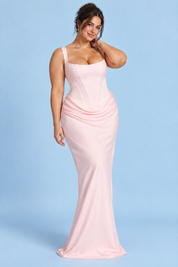 Robe longue rose froncée à encolure carrée | Porté sur une silhouette plus ronde | Lounelle Paris