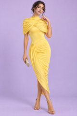 Robe jaune asymétrique drapée