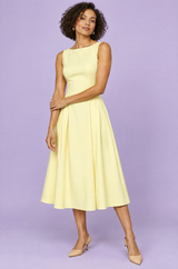 Robe jaune clair à encolure bateau et coupe trapèze