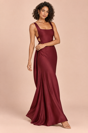 Robe longue bordeaux dos nu à décolleté en V | Vue en mouvement | Lounelle Paris